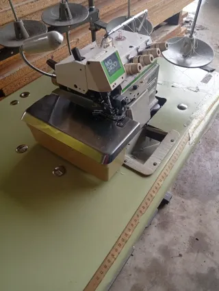 Remalladora Juki MO-2400 5 hilos