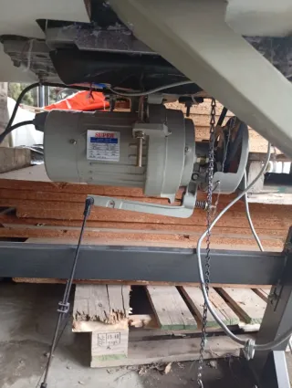 Remalladora Juki MO-2400 5 hilos