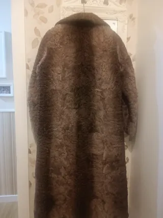 Abrigo largo de astracán marrón