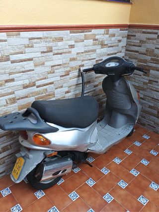 Daelim 49cc Scooter