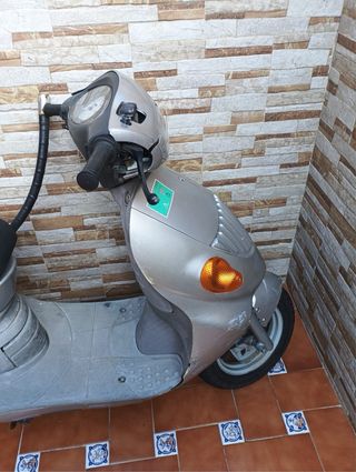 Daelim 49cc Scooter