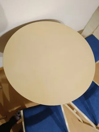 Mesa redonda madera y 4 sillas