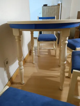 Mesa redonda madera y 4 sillas