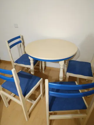 Mesa redonda madera y 4 sillas