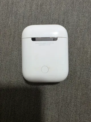 Apple AirPods 2da Gen y Funda protectora