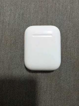 Apple AirPods 2da Gen y Funda protectora
