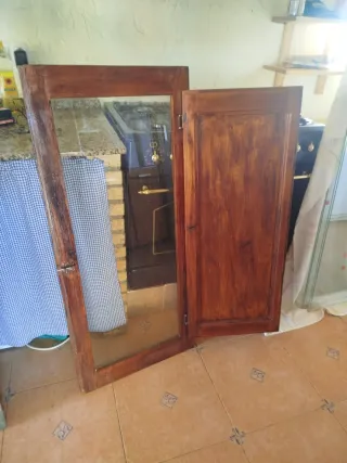 Ventana de madera con contraventana