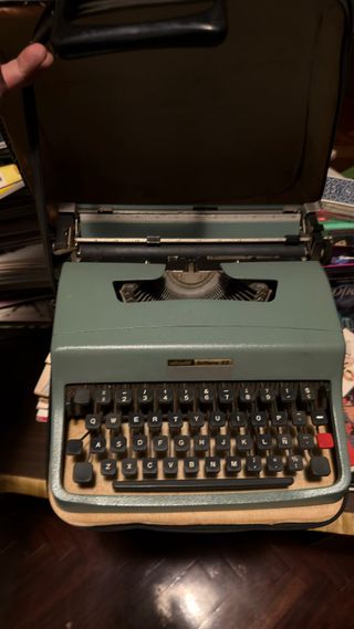 Máquina de escribir Olivetti Lettera 32