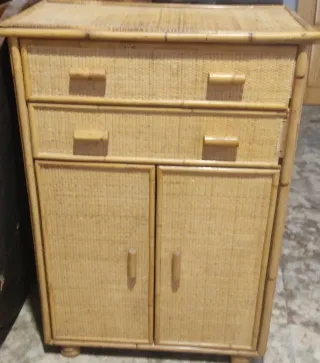Mueble de bambú y mimbre