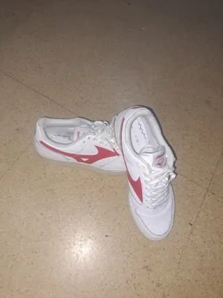 Zapatillas Mizuno City Wind Blancas y Rojas