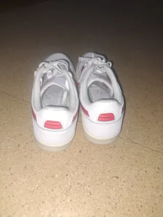 Zapatillas Mizuno City Wind Blancas y Rojas