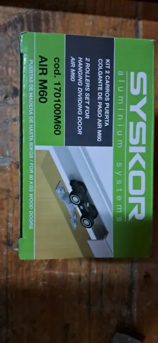 Puerta corredera blanca moderna