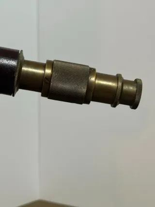 Telescopio antiguo decorativo