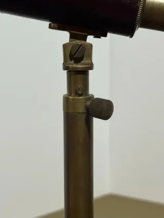 Telescopio antiguo decorativo