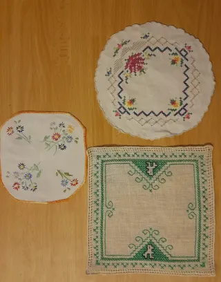 Lotto 10 centrini vintage artigianali