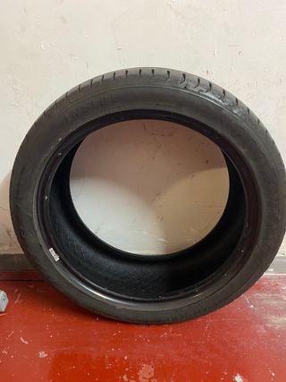 Neumàtico 224/45R18 en buen estado