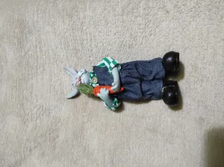 Conejo de Pascua con zanahoria,20cm de alto