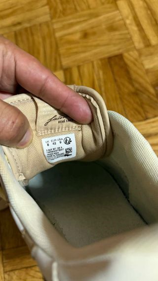 Zapatillas Lacoste Beige y Blancas