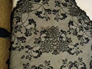 Mantilla Fallera Tres Picos Negra