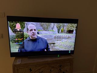 TV Toshiba 49 + Aplique Pared