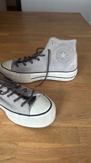 Converse Chuck Taylor grises con borreguito