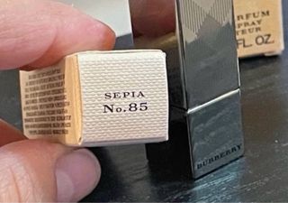 Perfume y barra de labios Burberry