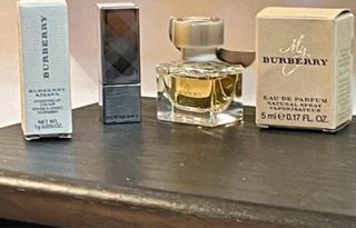 Perfume y barra de labios Burberry