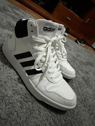 Zapatillas Adidas Altas Blancas y Negras