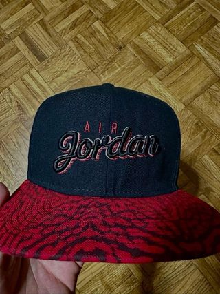 Gorra Jordan Negra y Roja