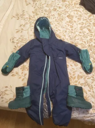 Mono de nieve, botas y guantes decathlon