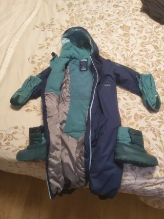Mono de nieve, botas y guantes decathlon