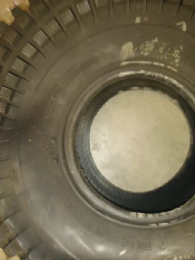 2  neumático 22x11-8