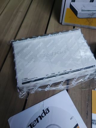 Router Tenda W300a 300mbps Wireless