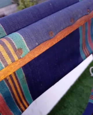 Mecedora Vintage de Madera y Tela