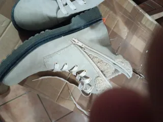 Stivaletti Bata ragazza beige con lacci