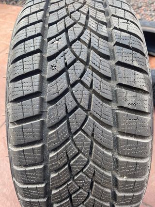 Neumáticos Invierno Goodyear 90%
