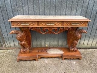 Recibidor madera tallada águilas mármol