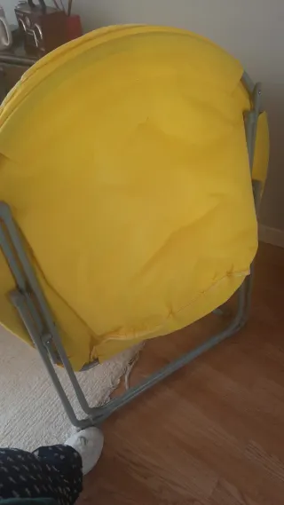 Sillón plegable amarillo