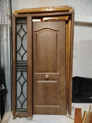 Puerta de calle  con reja