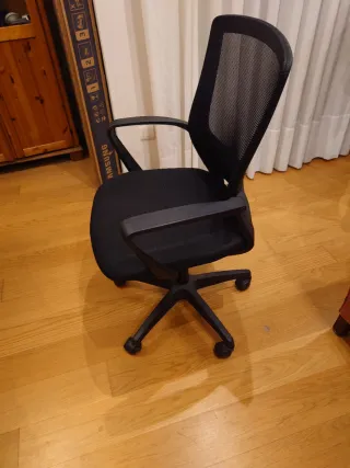 Silla de oficina ergonómica negra