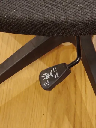 Silla de oficina ergonómica negra