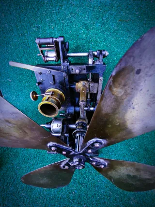 Proyector Cine Gaumont ,Joya Museo 35mm.