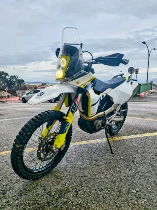 Moto Husqvarna 701 Enduro 2022 Blanca/Amarilla
