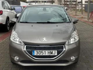 Peugeot 208 2012