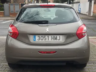 Peugeot 208 2012