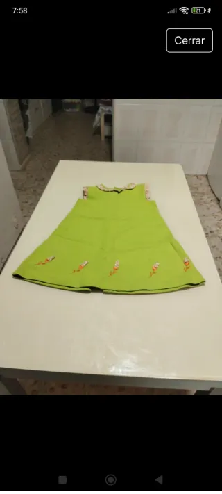 Vestido verde con bordado floral