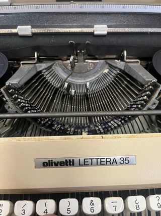 Máquina de escribir Olivetti Lettera 35