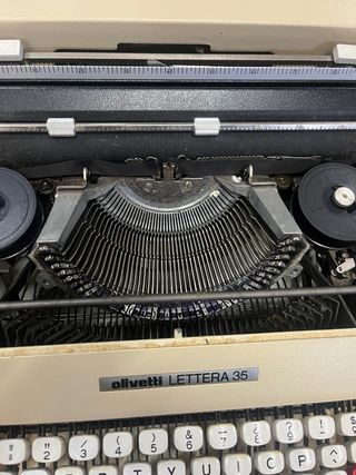 Máquina de escribir Olivetti Lettera 35