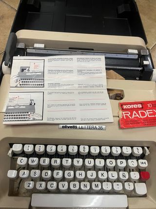 Máquina de escribir Olivetti Lettera 35