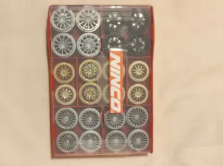 LOTE 24 LLANTAS NINCO DIVERSOS DISEÑOS.